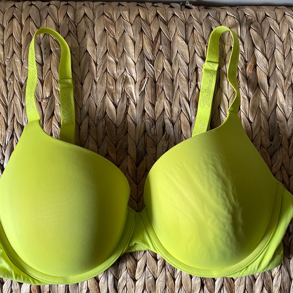 COPY - Victoria’s Secret tee shirt push up bra